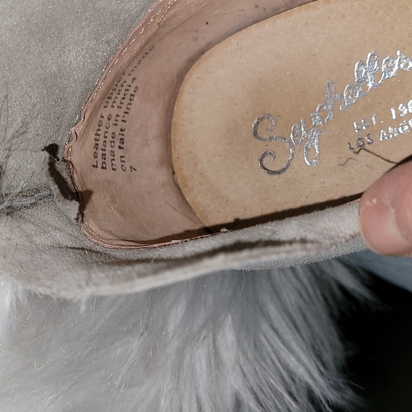 Seychelles soft gray suede leather booties. Size 7 - Picture 9 of 10